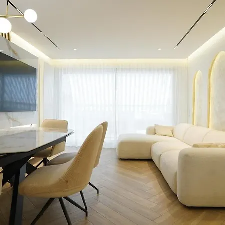 公寓 Le Bristol 4 Pieces Luxe Au Centre De Juan Les Pins 昂蒂布