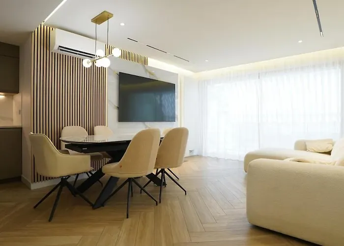 Le Bristol 4 Pieces Luxe Au Centre De Juan Les Pins 昂蒂布