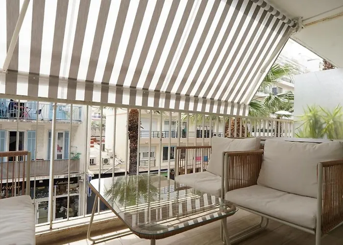 公寓 Le Bristol 4 Pieces Luxe Au Centre De Juan Les Pins 昂蒂布