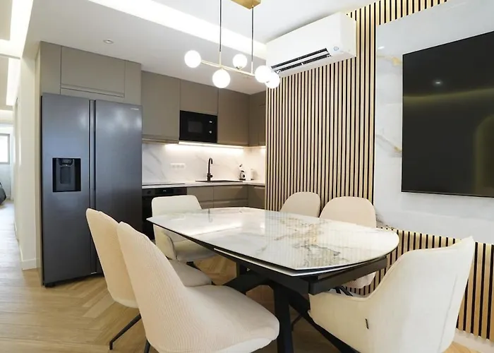 公寓 Le Bristol 4 Pieces Luxe Au Centre De Juan Les Pins 昂蒂布